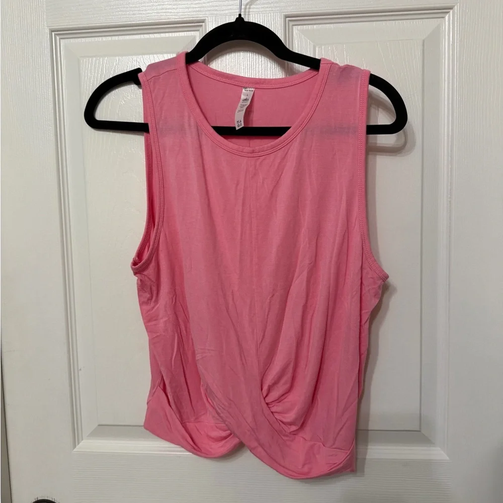 ALO Yoga Cover Tank Parisian Pink Twist front size large‎